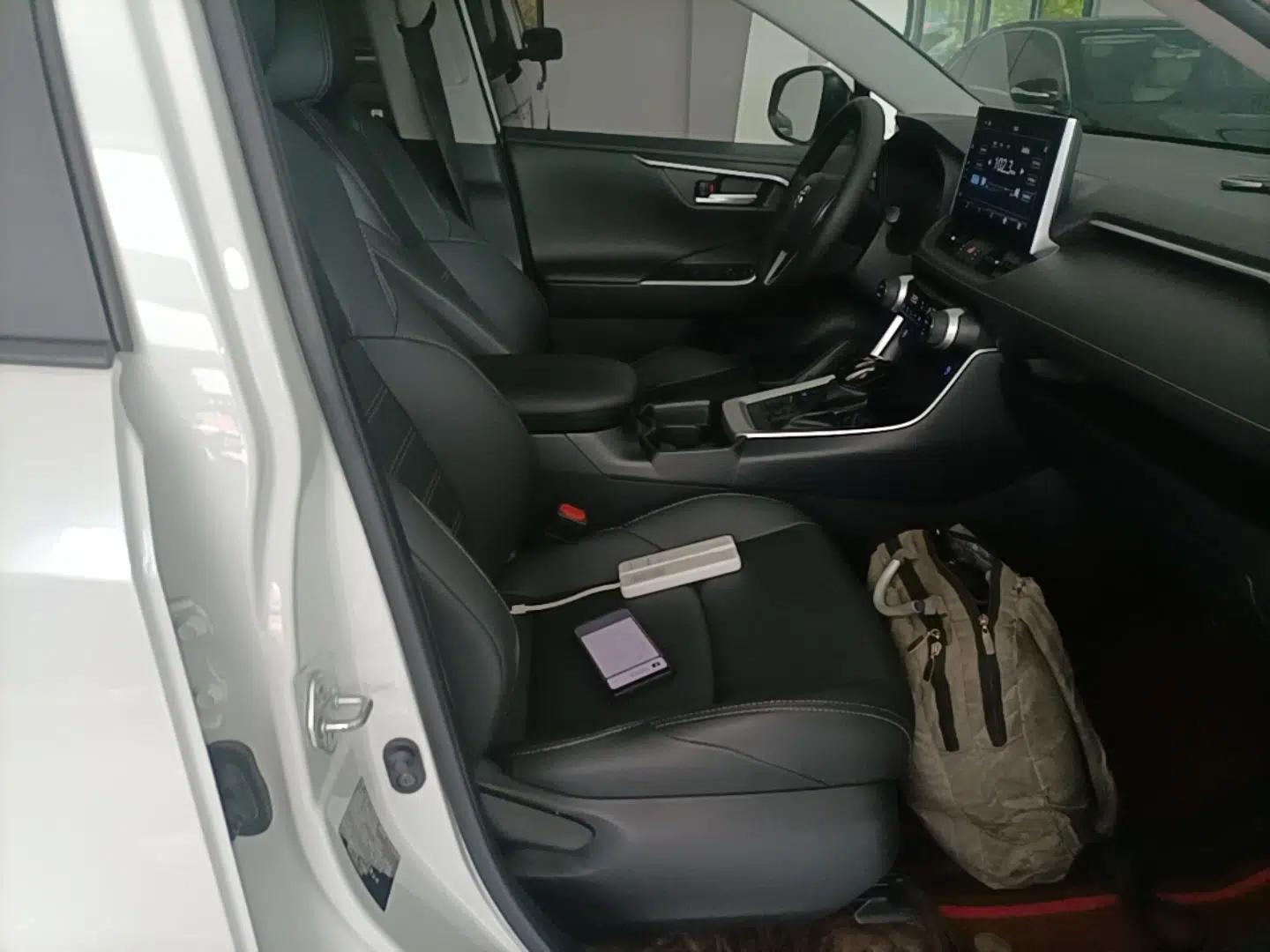 Toyota Wildlander 2022 2.0L CVT 4x4 Luxury PLUS Edition — миниатюра 23