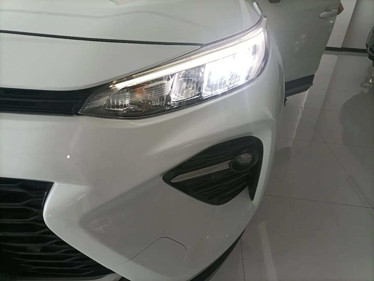 Toyota Wildlander 2022 2.0L CVT 4x4 Luxury PLUS Edition — миниатюра 5