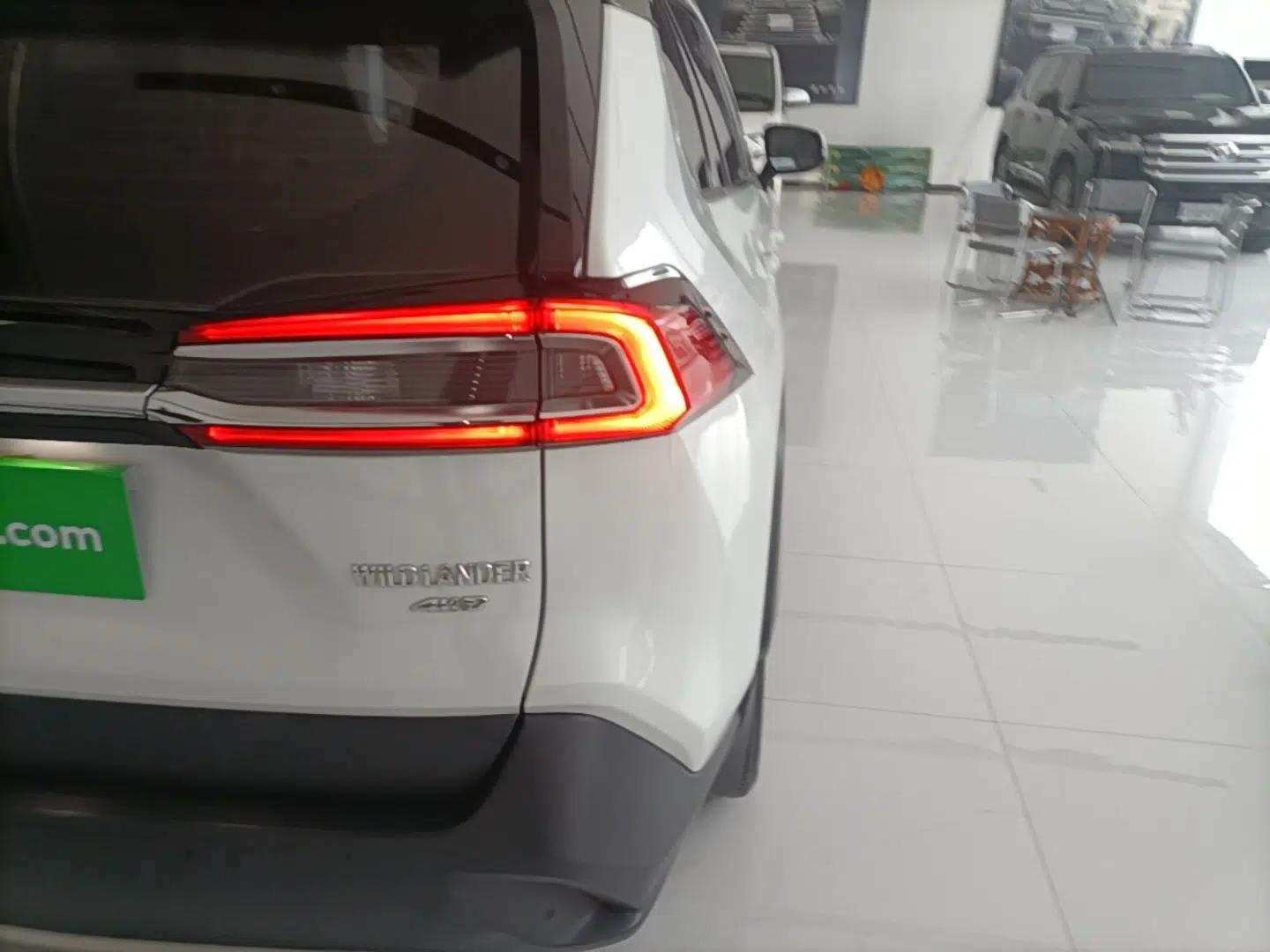 Toyota Wildlander 2022 2.0L CVT 4x4 Luxury PLUS Edition — миниатюра 8