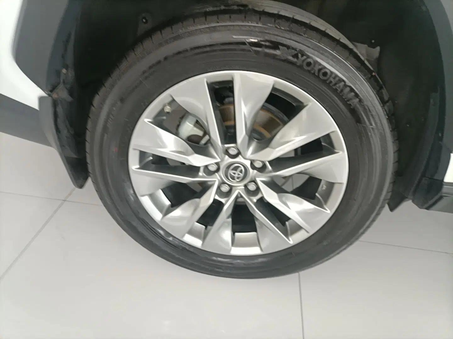Toyota Wildlander 2022 2.0L CVT 4x4 Luxury PLUS Edition — миниатюра 10