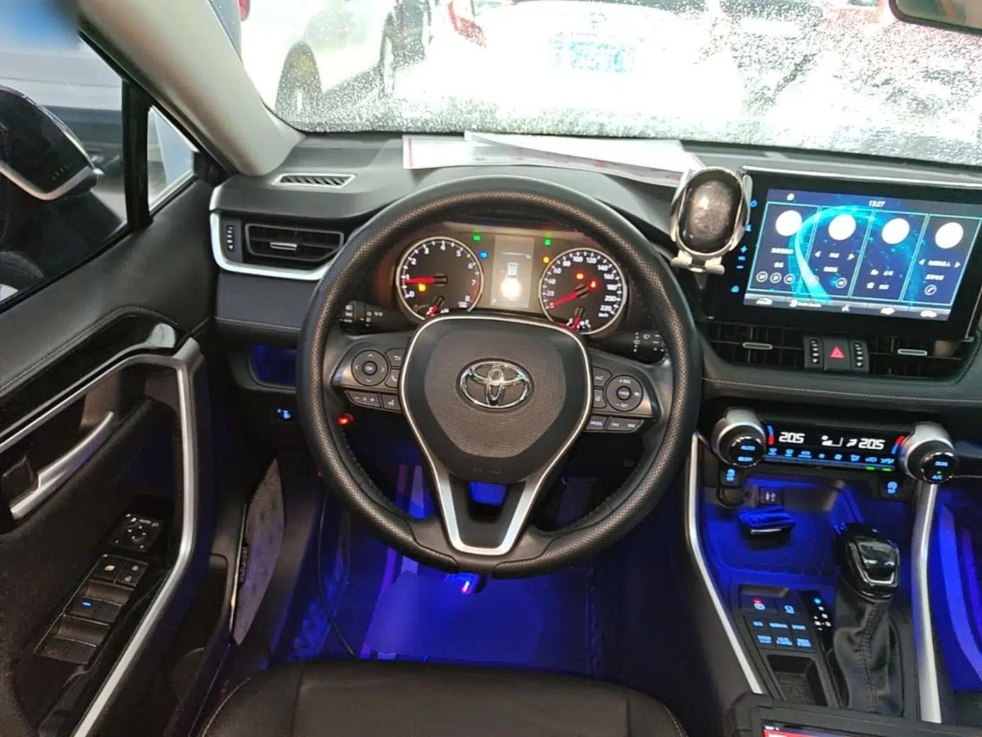 Toyota Wildlander 2022 2.0L CVT 4x4 Luxury PLUS Edition — миниатюра 14