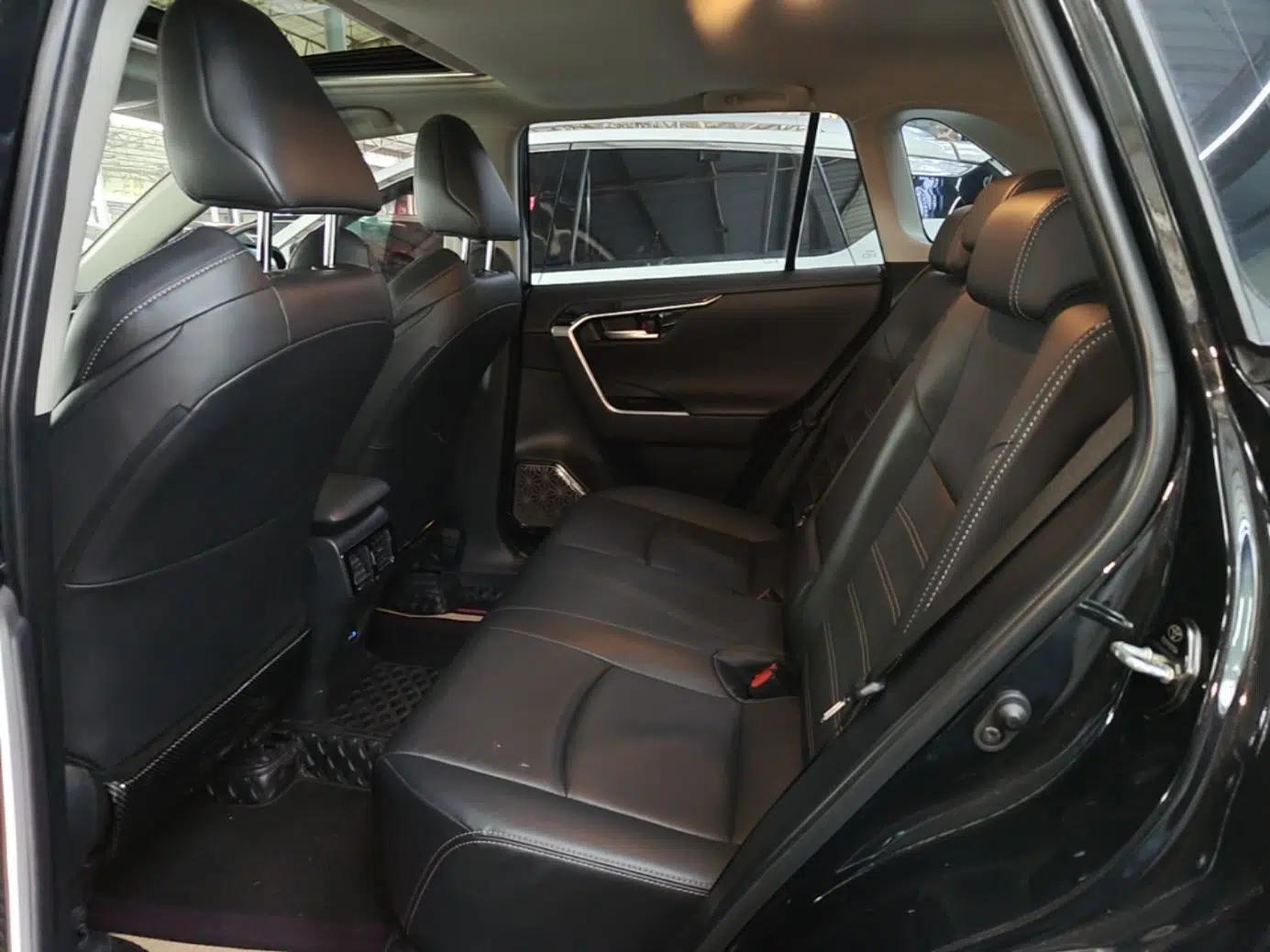 Toyota Wildlander 2022 2.0L CVT 4x4 Luxury PLUS Edition — миниатюра 20