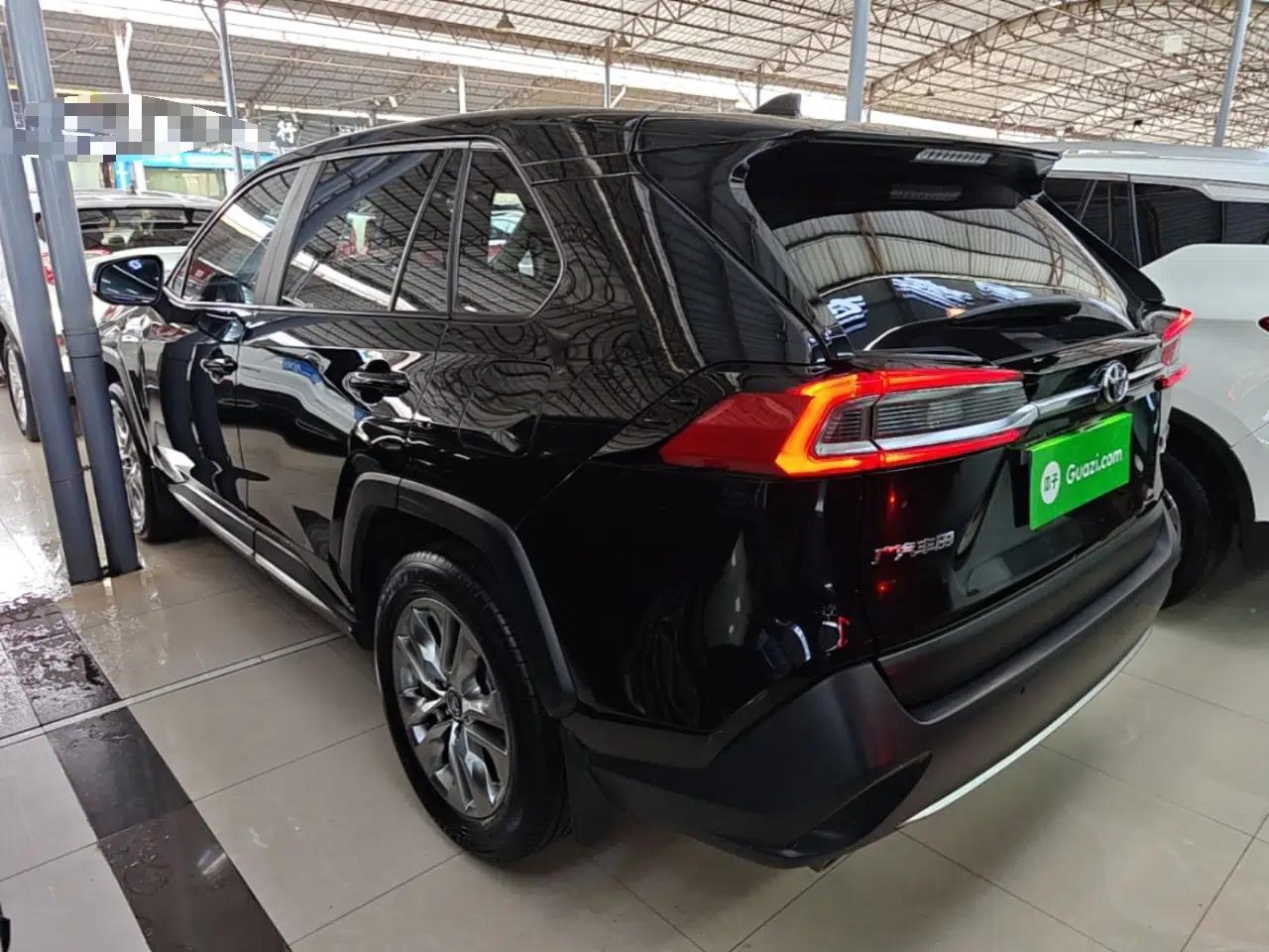 Toyota Wildlander 2022 2.0L CVT 4x4 Luxury PLUS Edition — миниатюра 4