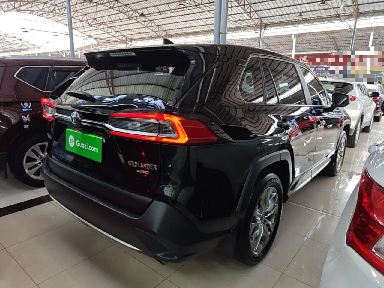 Toyota Wildlander 2022 2.0L CVT 4x4 Luxury PLUS Edition — миниатюра 6