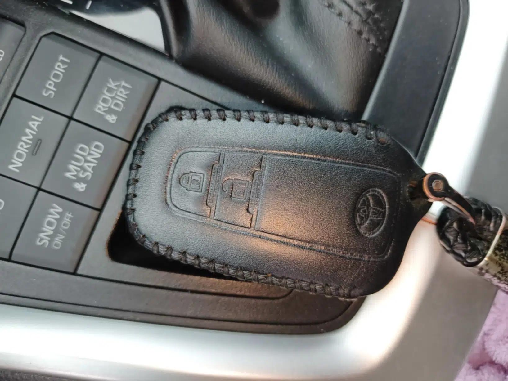 Toyota Wildlander 2022 2.0L CVT 4x4 Luxury PLUS Edition — миниатюра 12