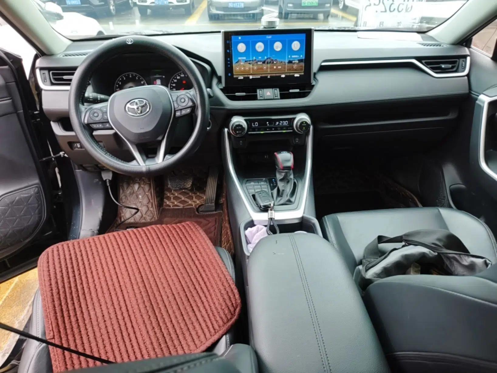 Toyota Wildlander 2022 2.0L CVT 4x4 Luxury PLUS Edition — миниатюра 13