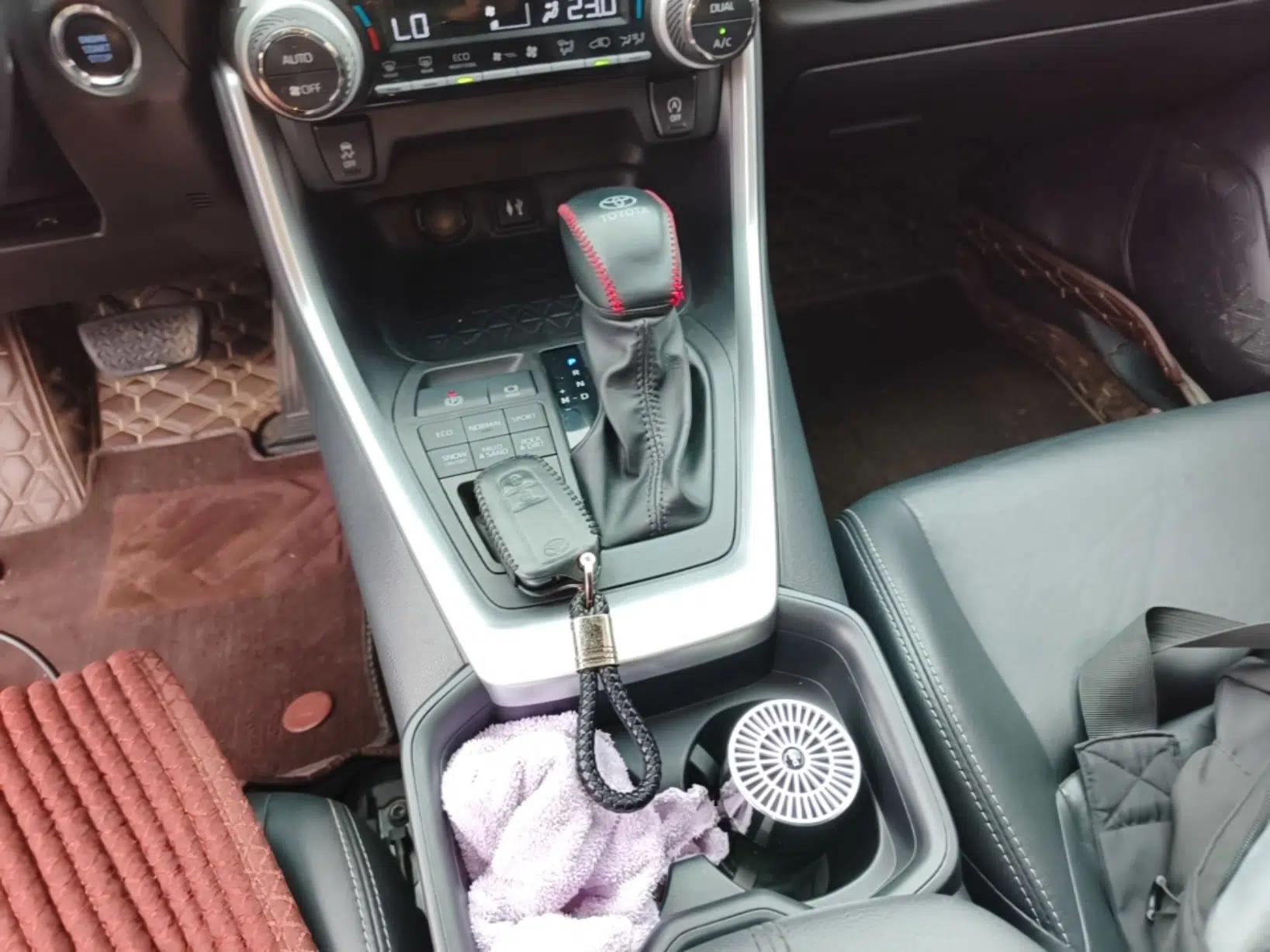 Toyota Wildlander 2022 2.0L CVT 4x4 Luxury PLUS Edition — миниатюра 17