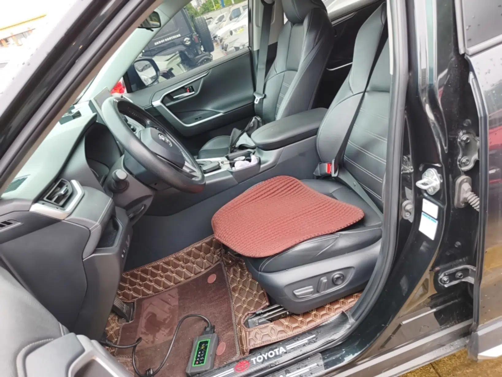 Toyota Wildlander 2022 2.0L CVT 4x4 Luxury PLUS Edition — миниатюра 18