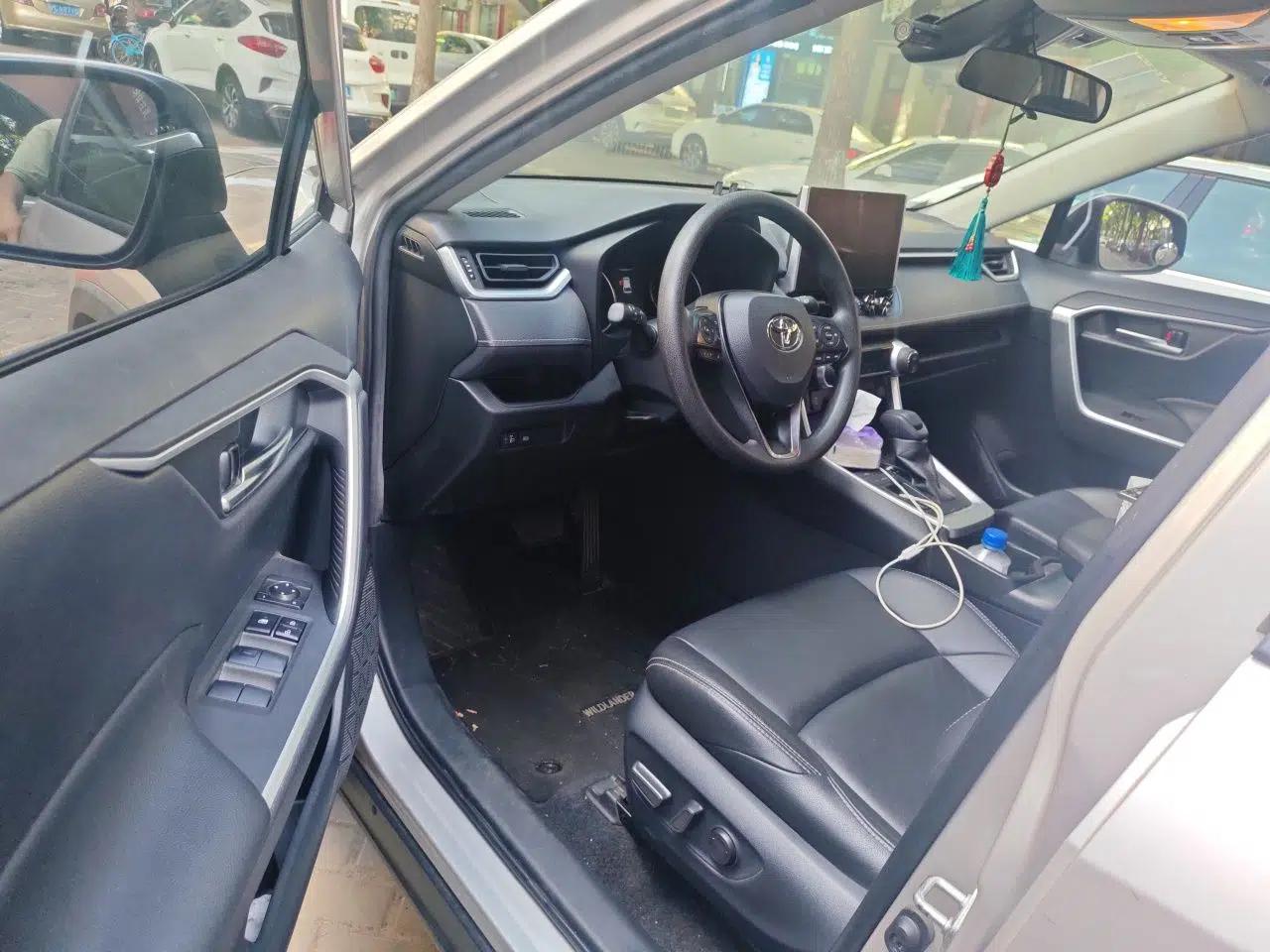 Toyota Wildlander 2020 2.0L CVT Two-Wheel Drive Luxury Edition — миниатюра 17