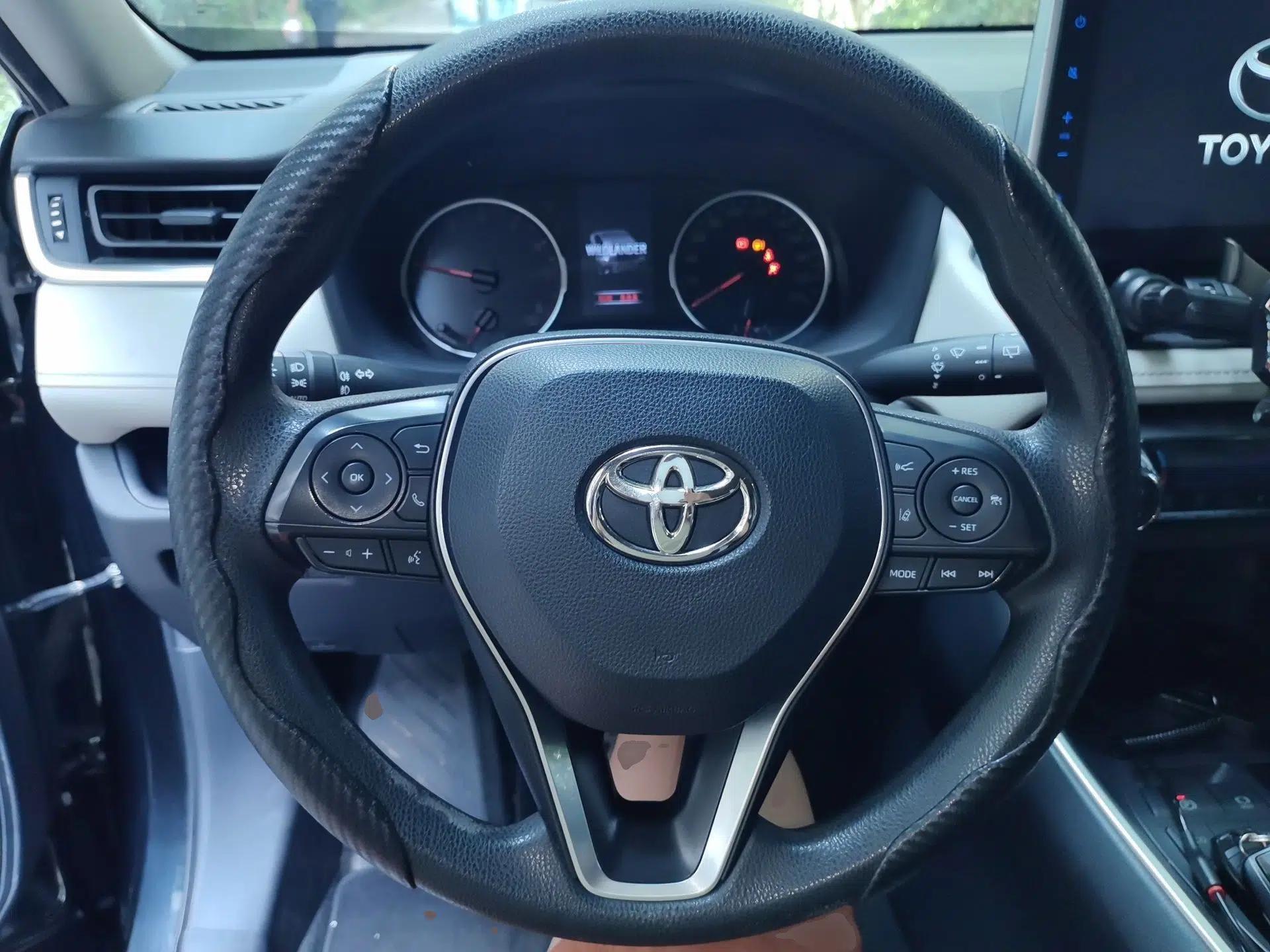 Toyota Wildlander 2020 2.0L CVT Two-Wheel Drive Luxury Edition — миниатюра 11