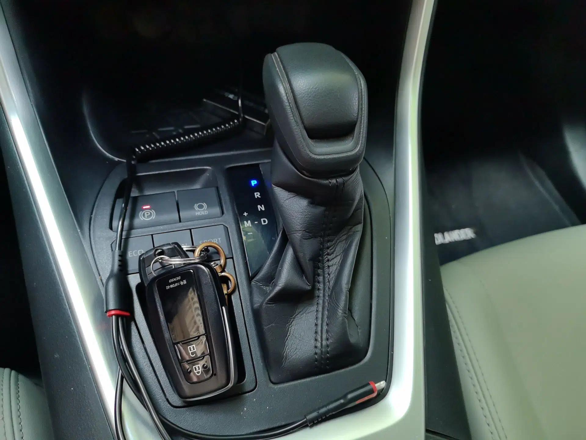Toyota Wildlander 2020 2.0L CVT Two-Wheel Drive Luxury Edition — миниатюра 15