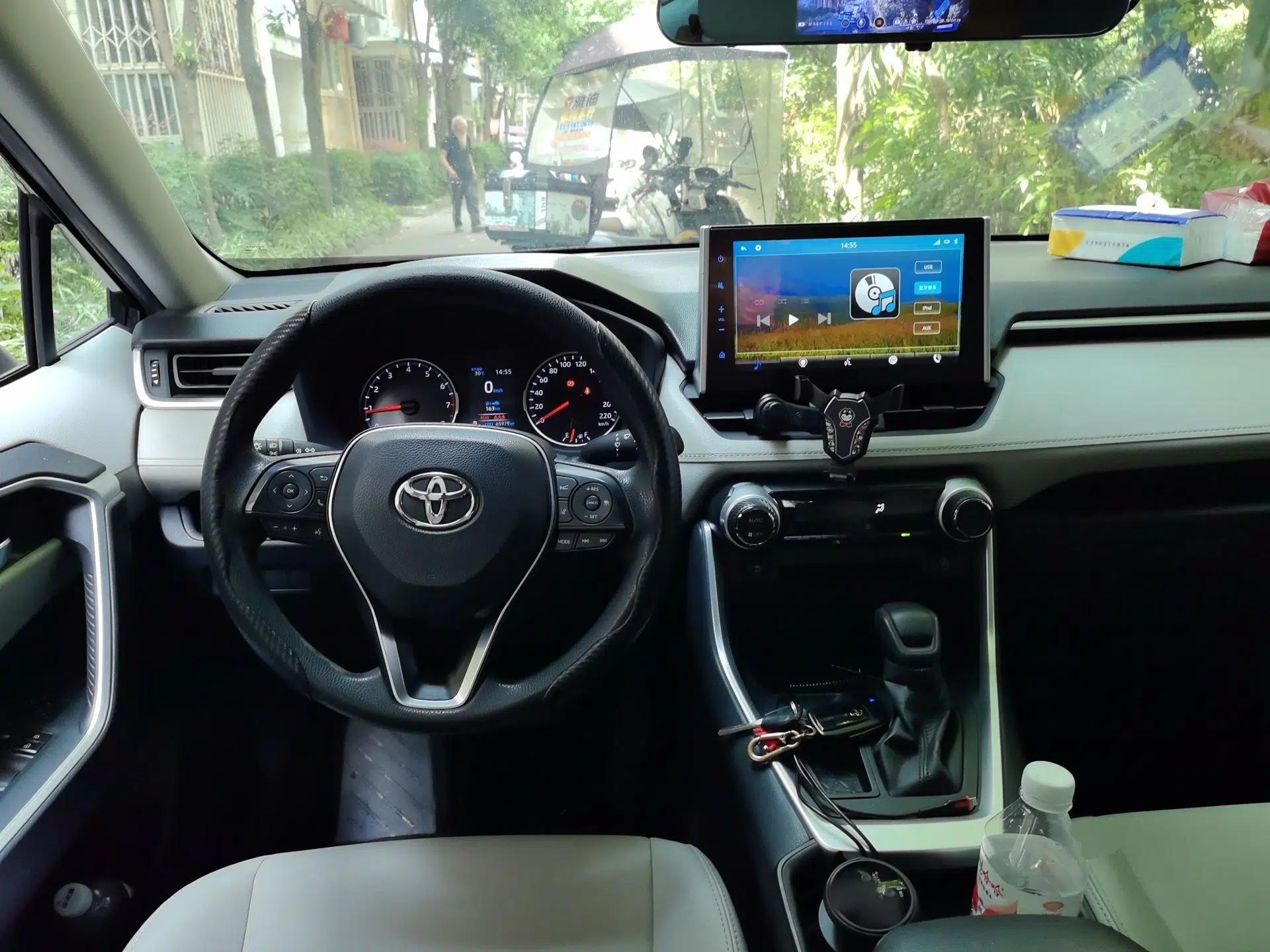 Toyota Wildlander 2020 2.0L CVT Two-Wheel Drive Luxury Edition — миниатюра 10
