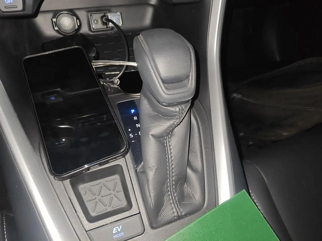 Toyota Wildlander 2020 Dual-Engine 2.5L E-CVT Two-Wheel Drive Luxury Edition — миниатюра 15