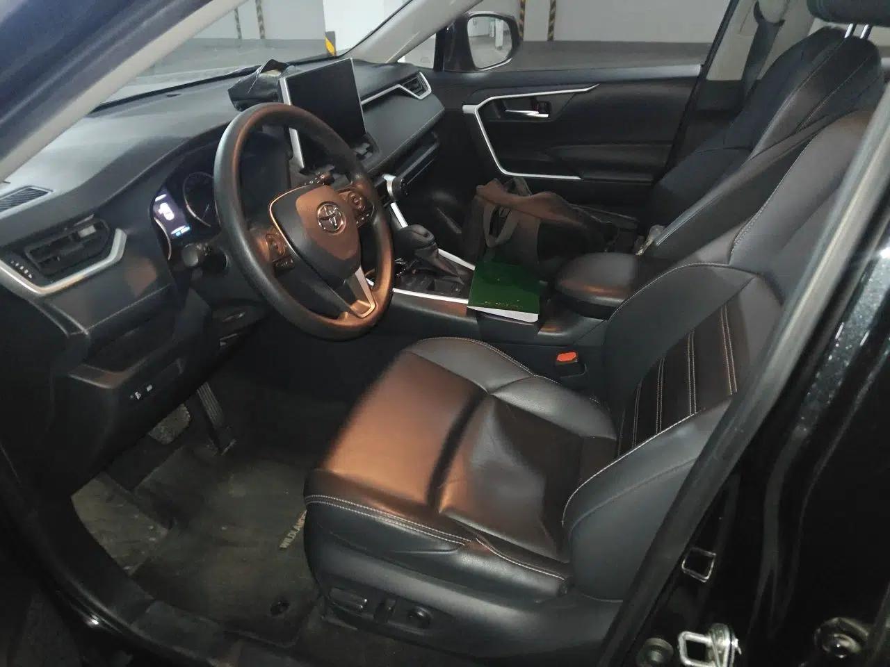 Toyota Wildlander 2020 Dual-Engine 2.5L E-CVT Two-Wheel Drive Luxury Edition — миниатюра 16