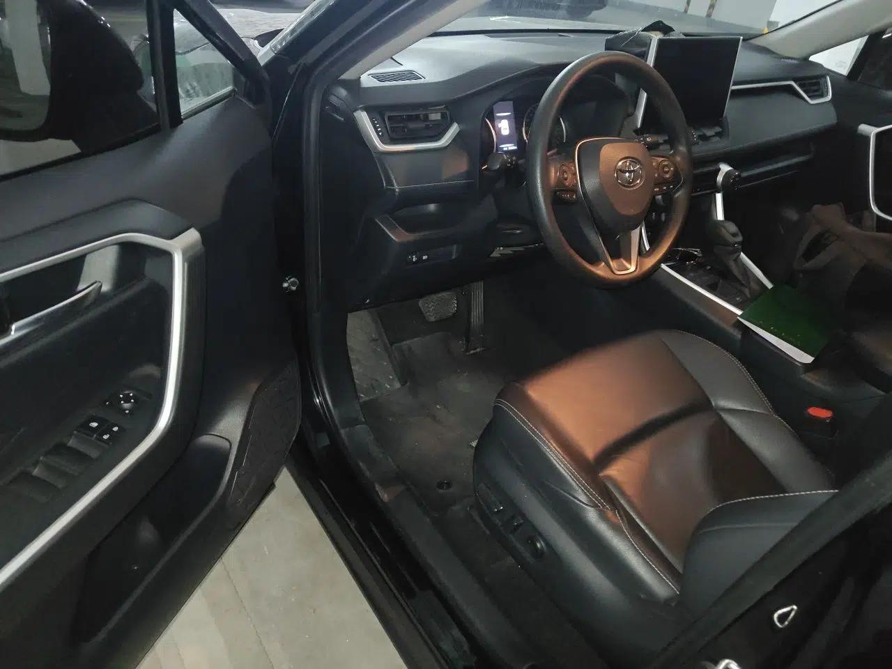 Toyota Wildlander 2020 Dual-Engine 2.5L E-CVT Two-Wheel Drive Luxury Edition — миниатюра 17