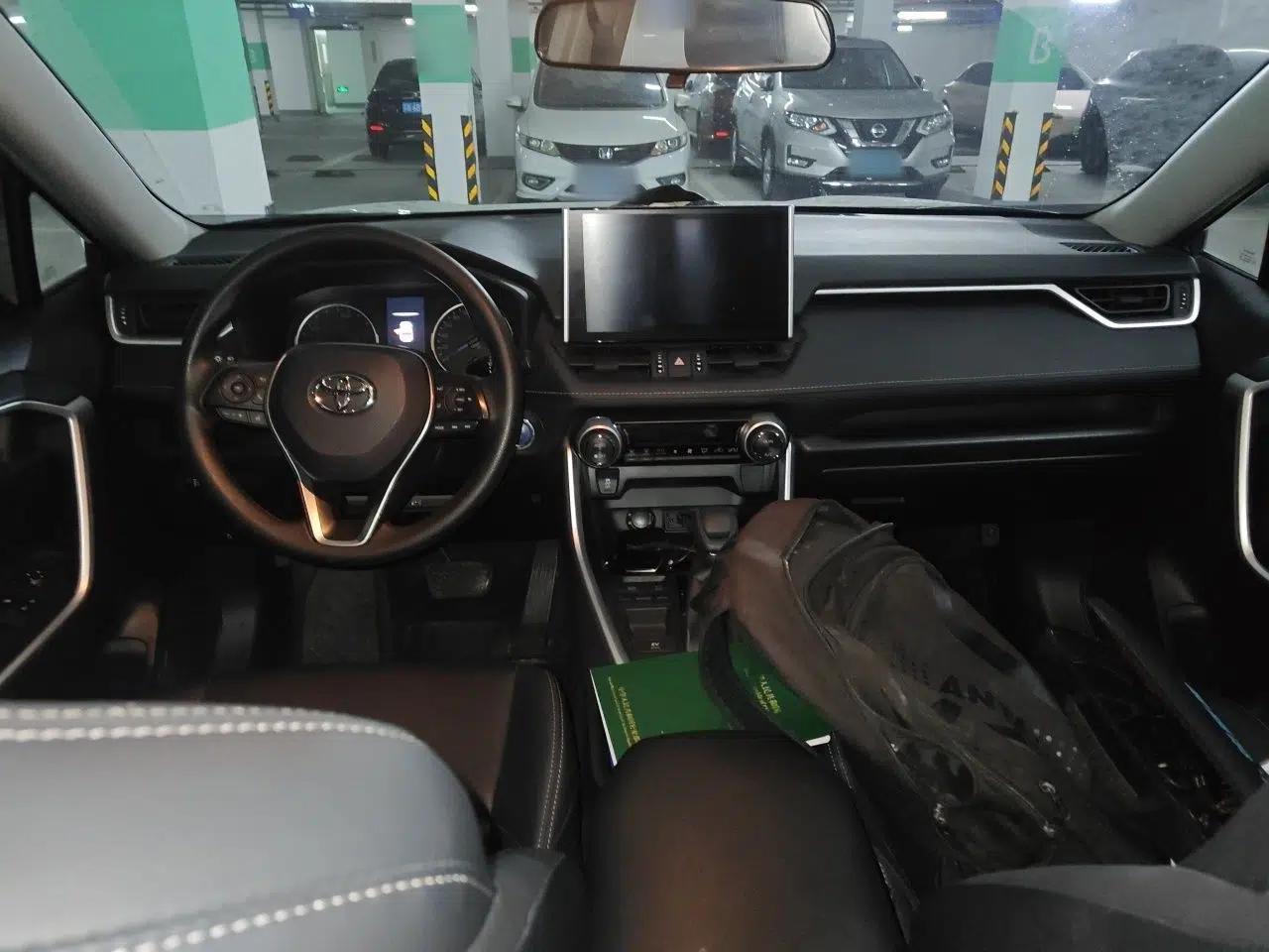 Toyota Wildlander 2020 Dual-Engine 2.5L E-CVT Two-Wheel Drive Luxury Edition — миниатюра 10