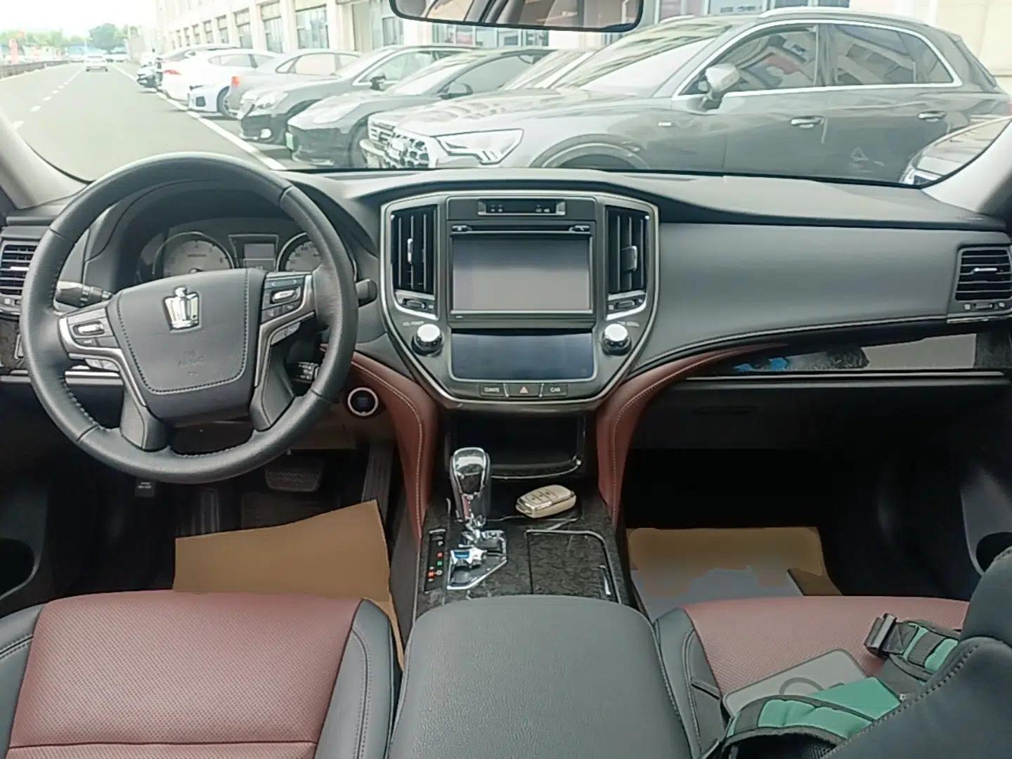 Toyota Crown 2018 2.0T Sport Edition — миниатюра 13