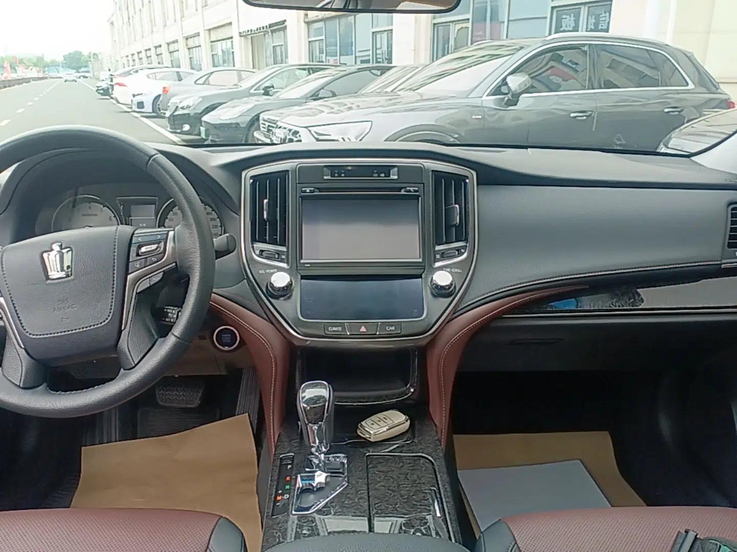 Toyota Crown 2018 2.0T Sport Edition — миниатюра 16