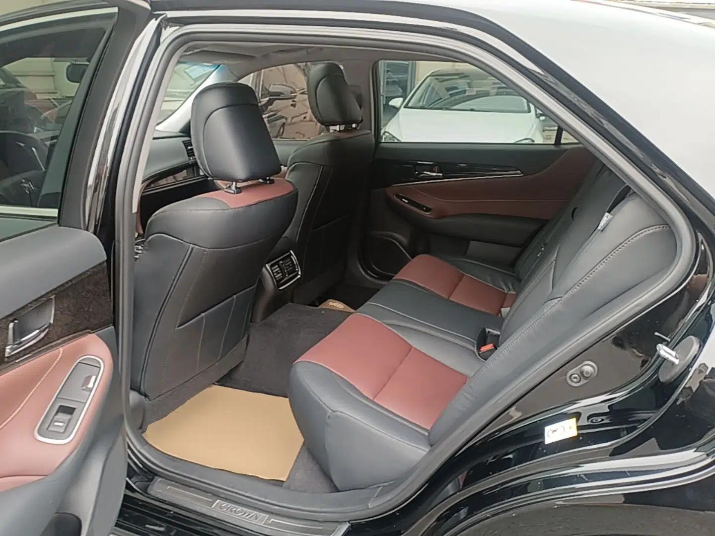 Toyota Crown 2018 2.0T Sport Edition — миниатюра 20