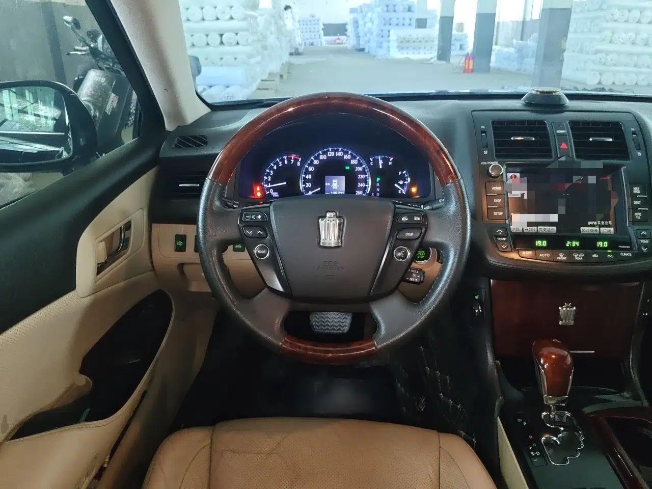 Toyota Crown 2010 2.5L Royal Leather Sunroof Navigation Edition — миниатюра 11