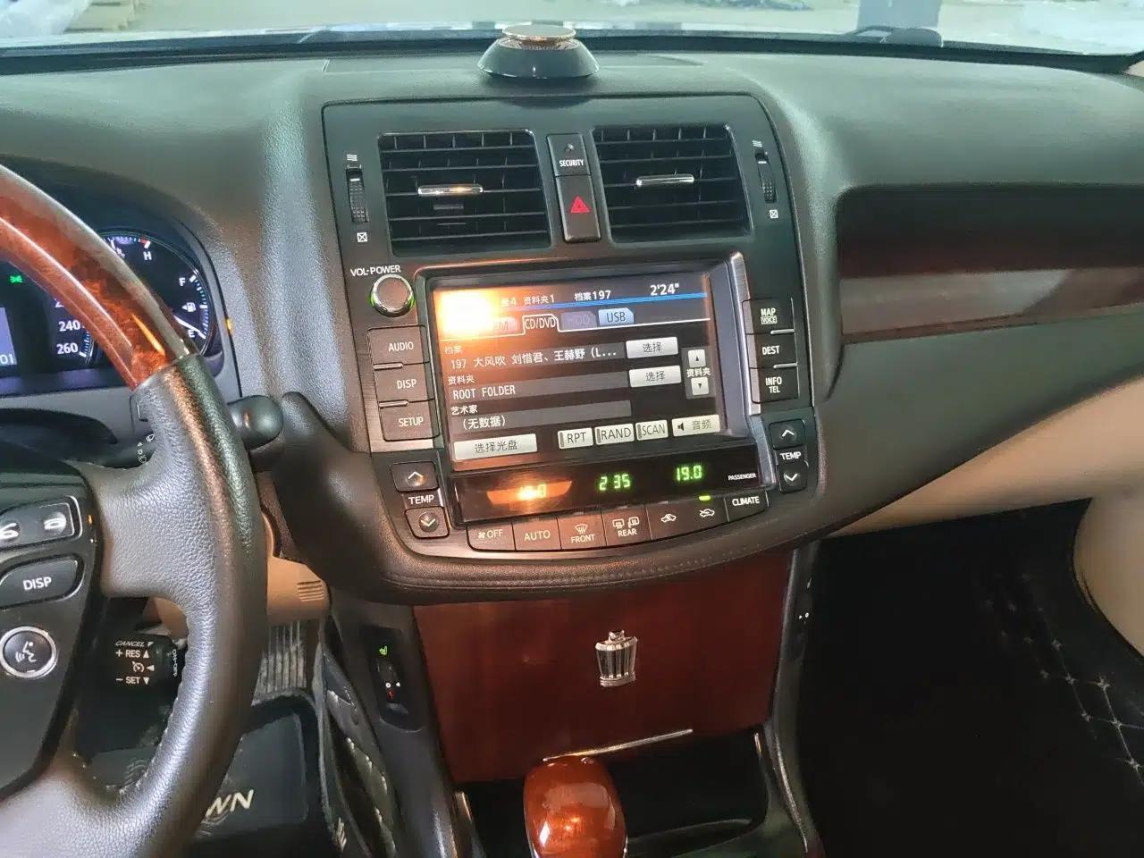 Toyota Crown 2010 2.5L Royal Leather Sunroof Navigation Edition — миниатюра 14