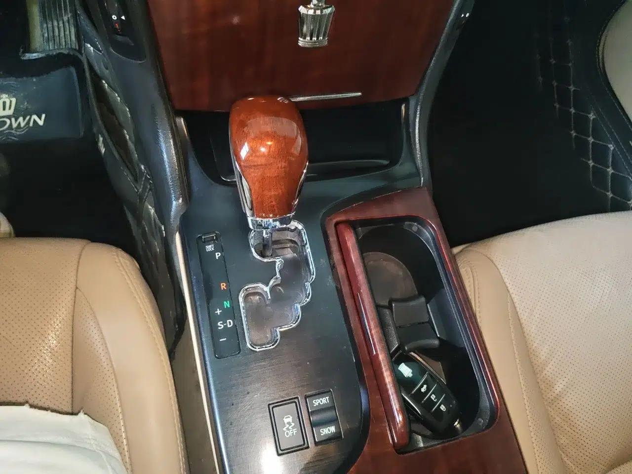 Toyota Crown 2010 2.5L Royal Leather Sunroof Navigation Edition — миниатюра 15