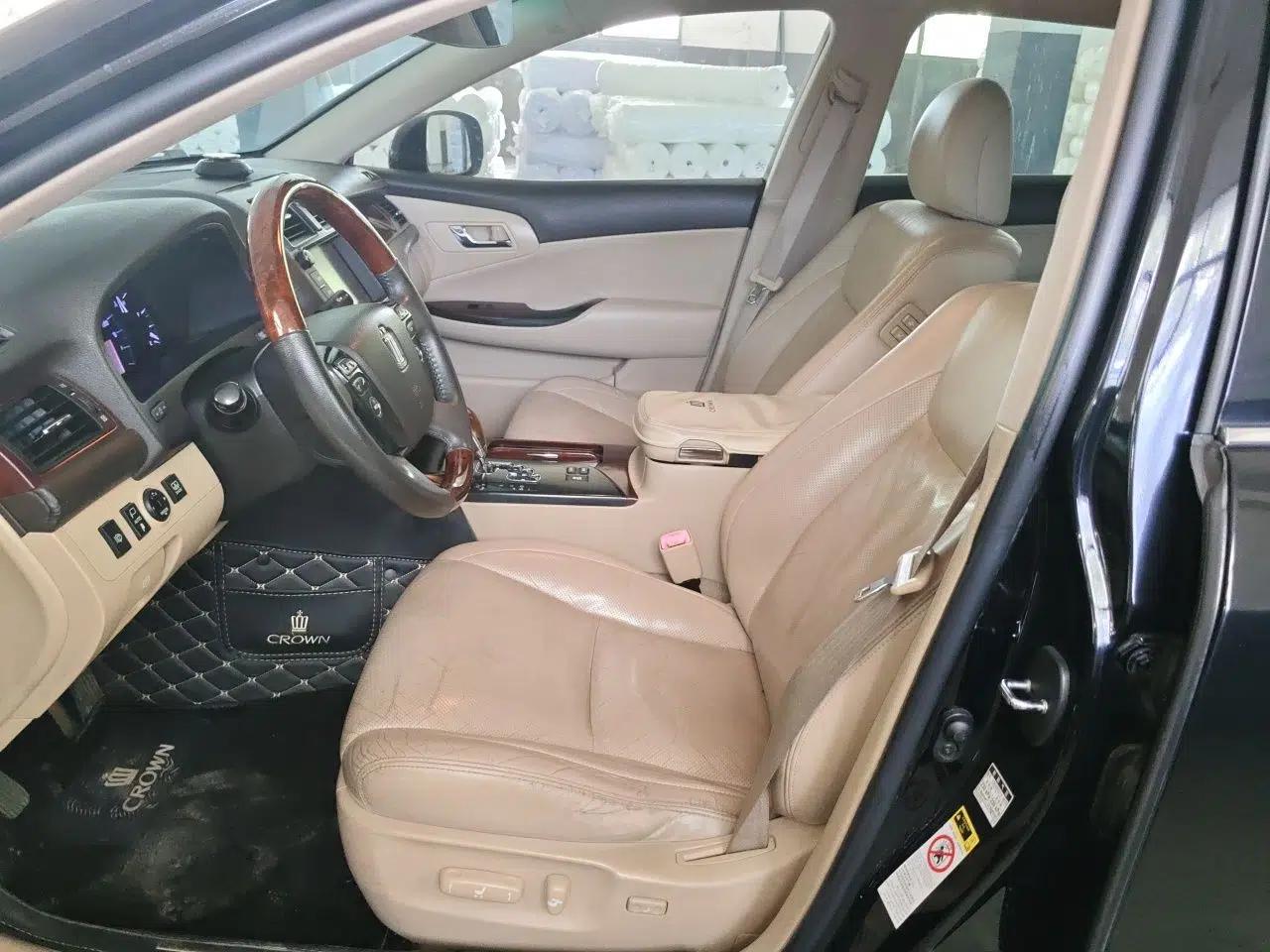 Toyota Crown 2010 2.5L Royal Leather Sunroof Navigation Edition — миниатюра 16