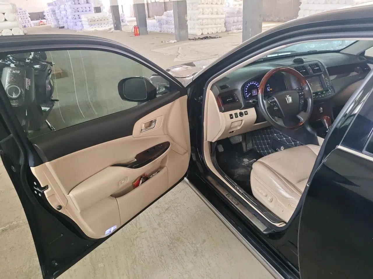 Toyota Crown 2010 2.5L Royal Leather Sunroof Navigation Edition — миниатюра 17