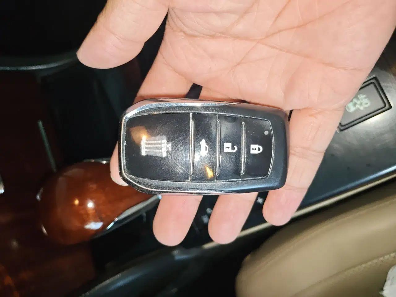 Toyota Crown 2010 2.5L Royal Leather Sunroof Navigation Edition — миниатюра 9