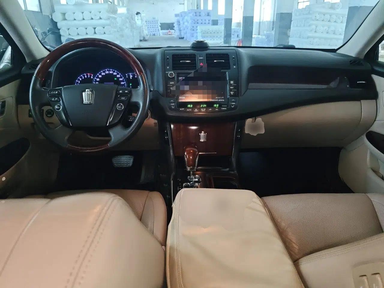 Toyota Crown 2010 2.5L Royal Leather Sunroof Navigation Edition — миниатюра 10