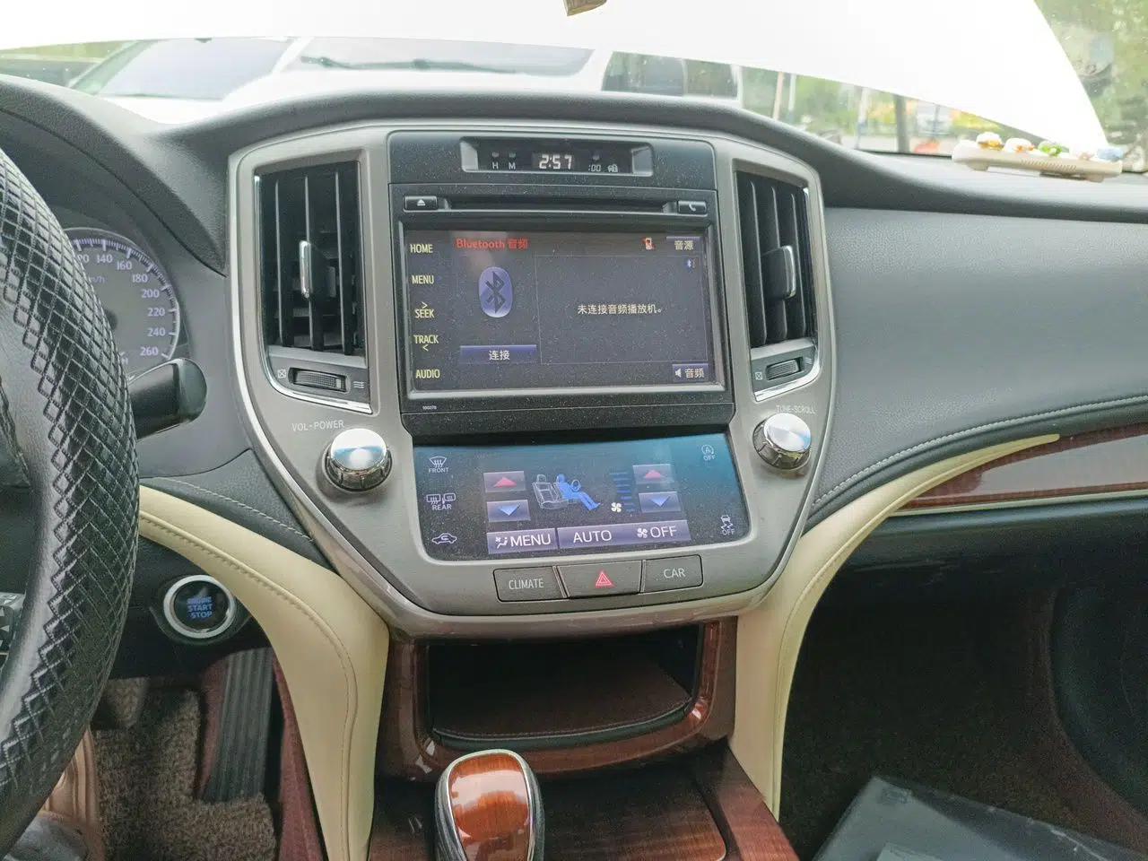 Toyota Crown 2015 2.0T Fashion Edition — миниатюра 14