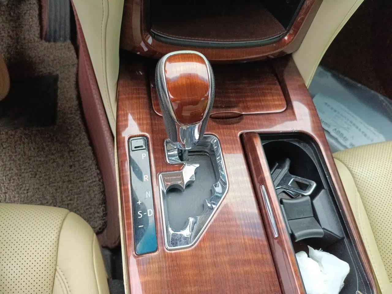 Toyota Crown 2015 2.0T Fashion Edition — миниатюра 15
