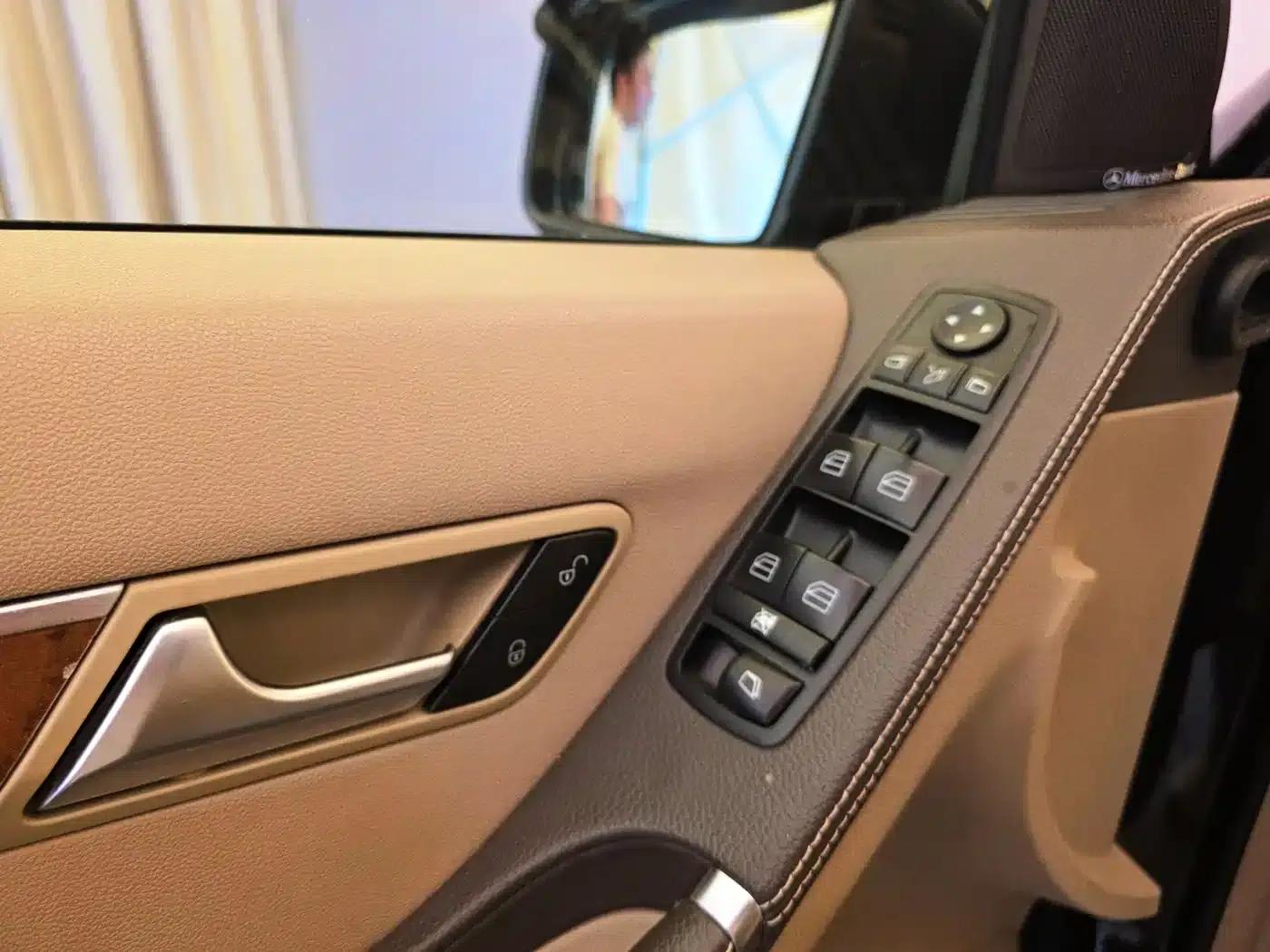 2011 Mercedes-Benz R-Class R 350 L 4MATIC — миниатюра 11