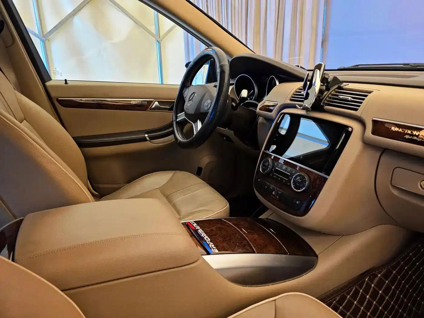 2011 Mercedes-Benz R-Class R 350 L 4MATIC — миниатюра 20