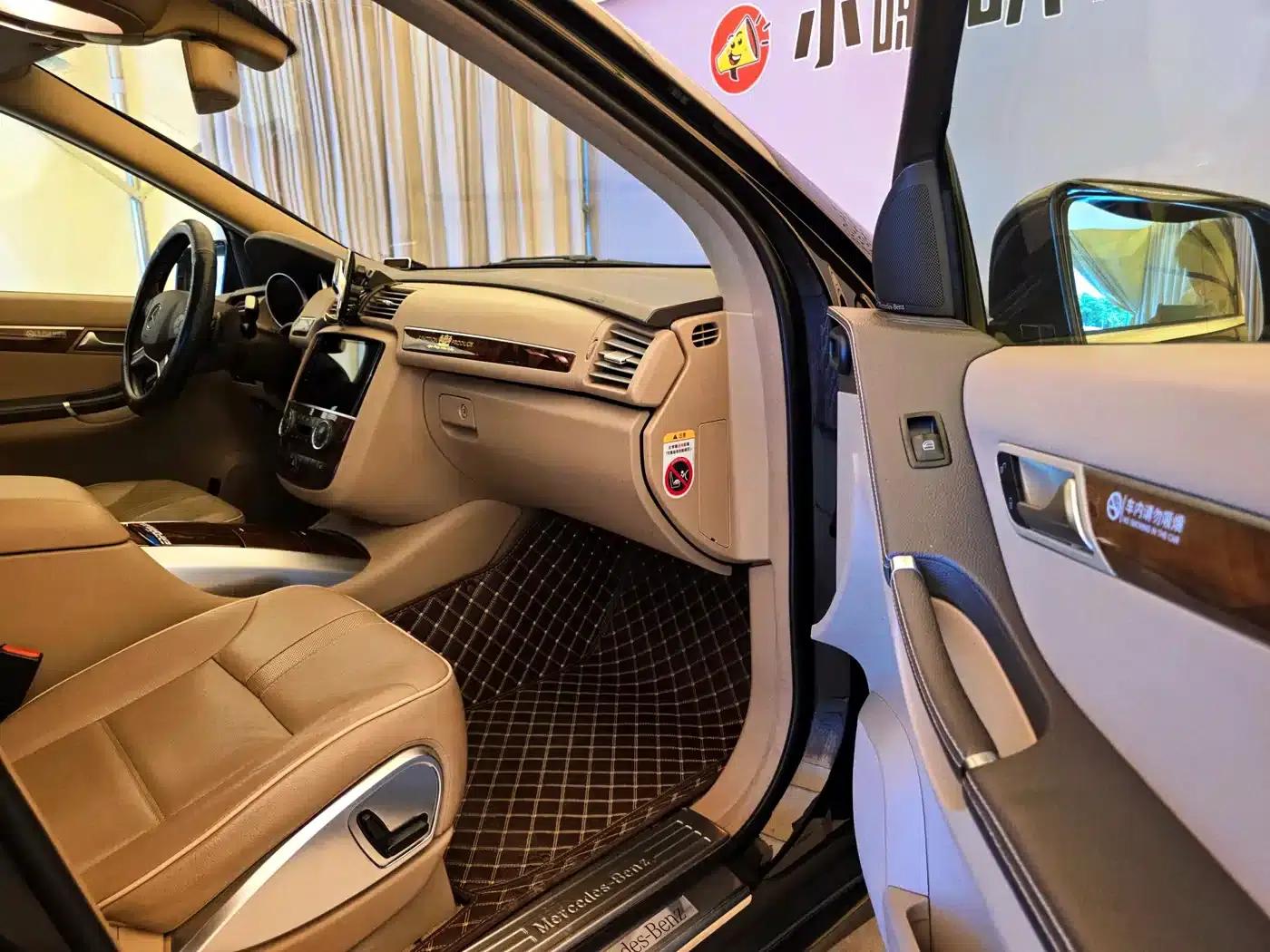 2011 Mercedes-Benz R-Class R 350 L 4MATIC — миниатюра 22