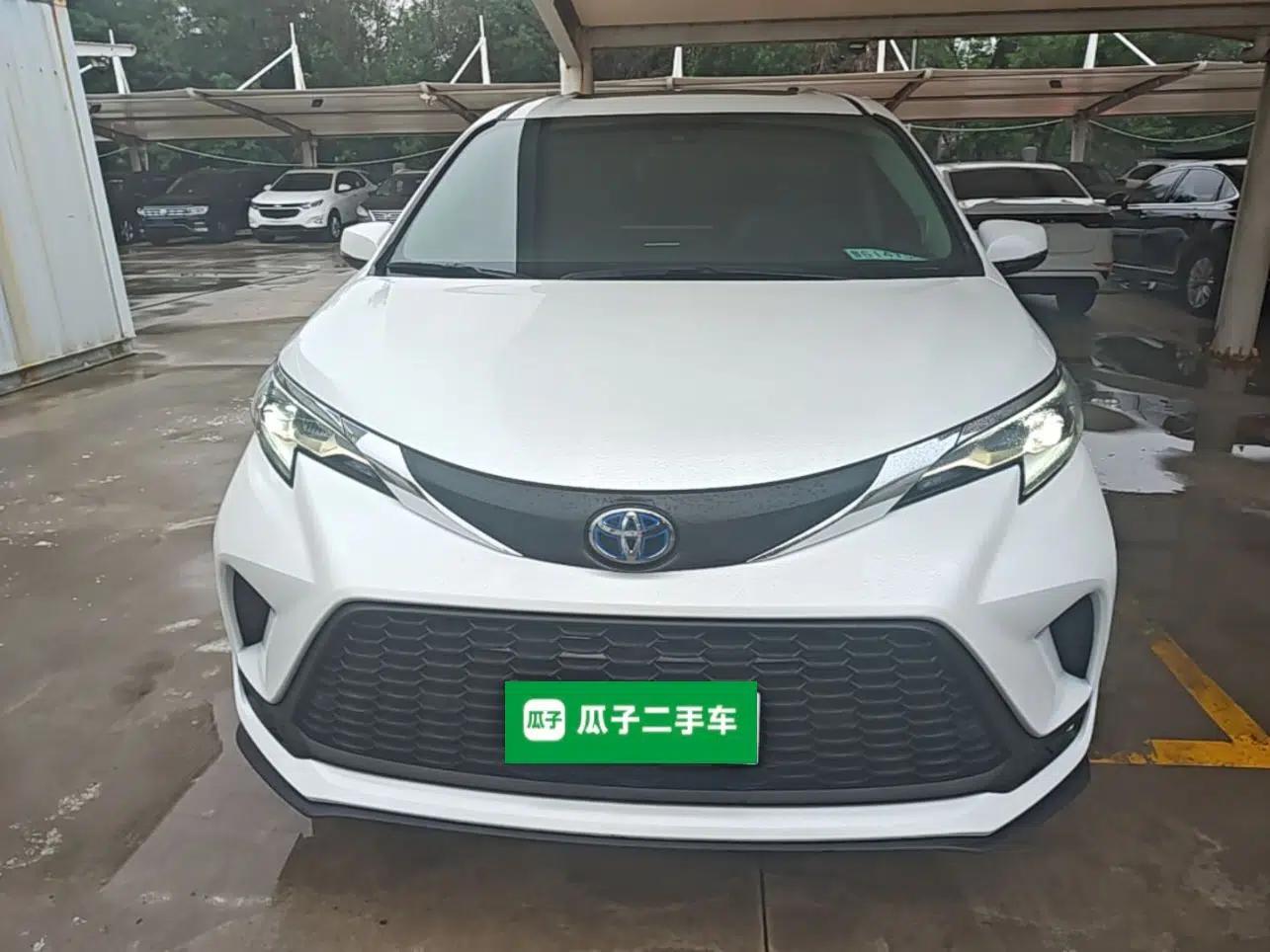 Toyota Granvia 2023 2.5L Hybrid Comfort Edition — миниатюра 2