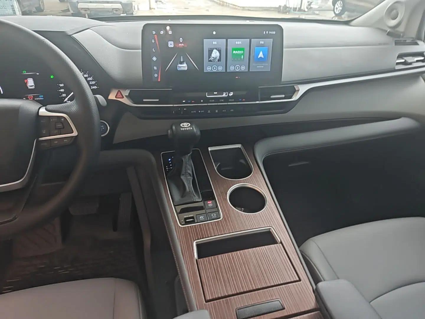Toyota Granvia 2023 2.5L Hybrid Comfort Edition — миниатюра 16