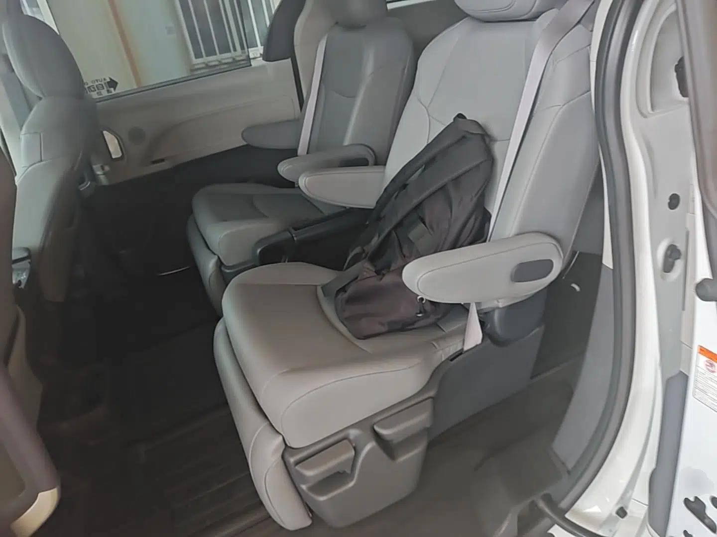 Toyota Granvia 2023 2.5L Hybrid Comfort Edition — миниатюра 20