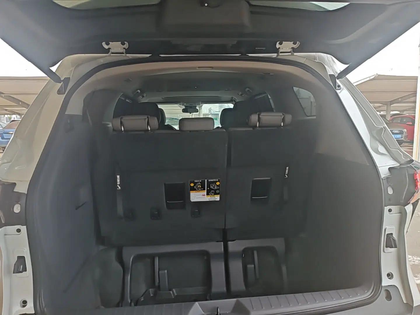 Toyota Granvia 2023 2.5L Hybrid Comfort Edition — миниатюра 22