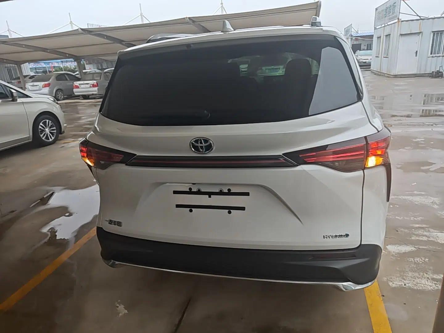 Toyota Granvia 2023 2.5L Hybrid Comfort Edition — миниатюра 5