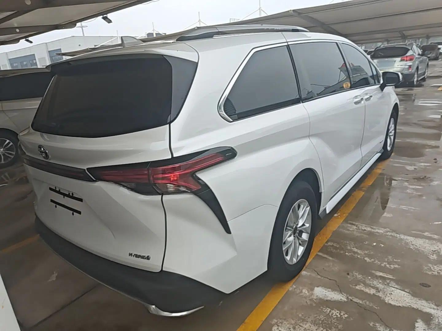 Toyota Granvia 2023 2.5L Hybrid Comfort Edition — миниатюра 6