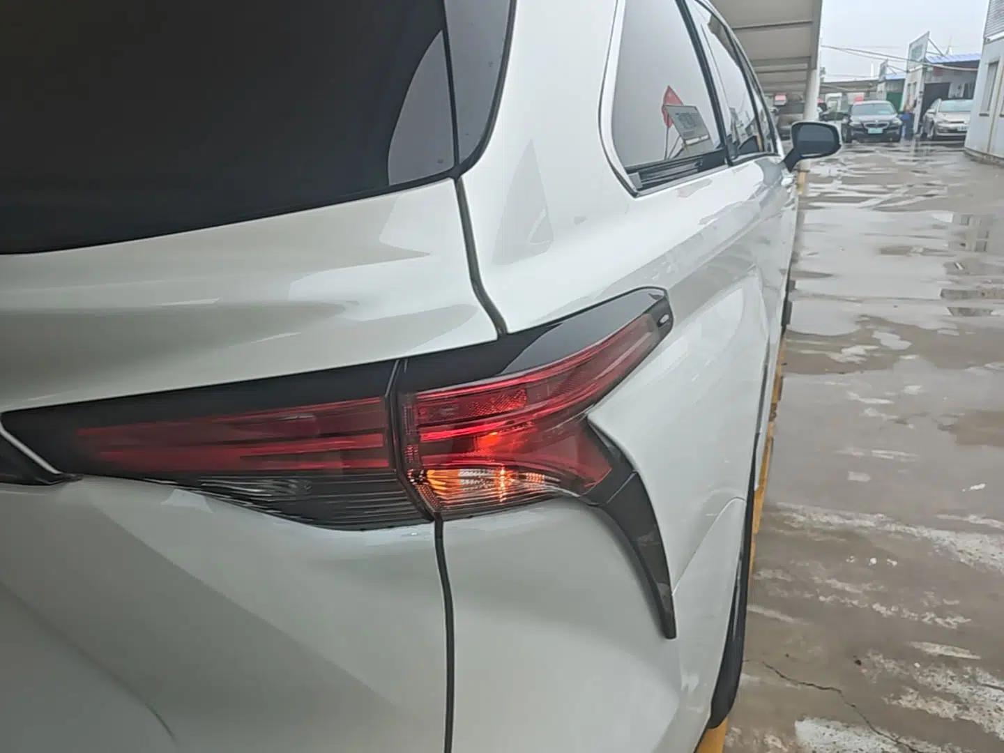 Toyota Granvia 2023 2.5L Hybrid Comfort Edition — миниатюра 7