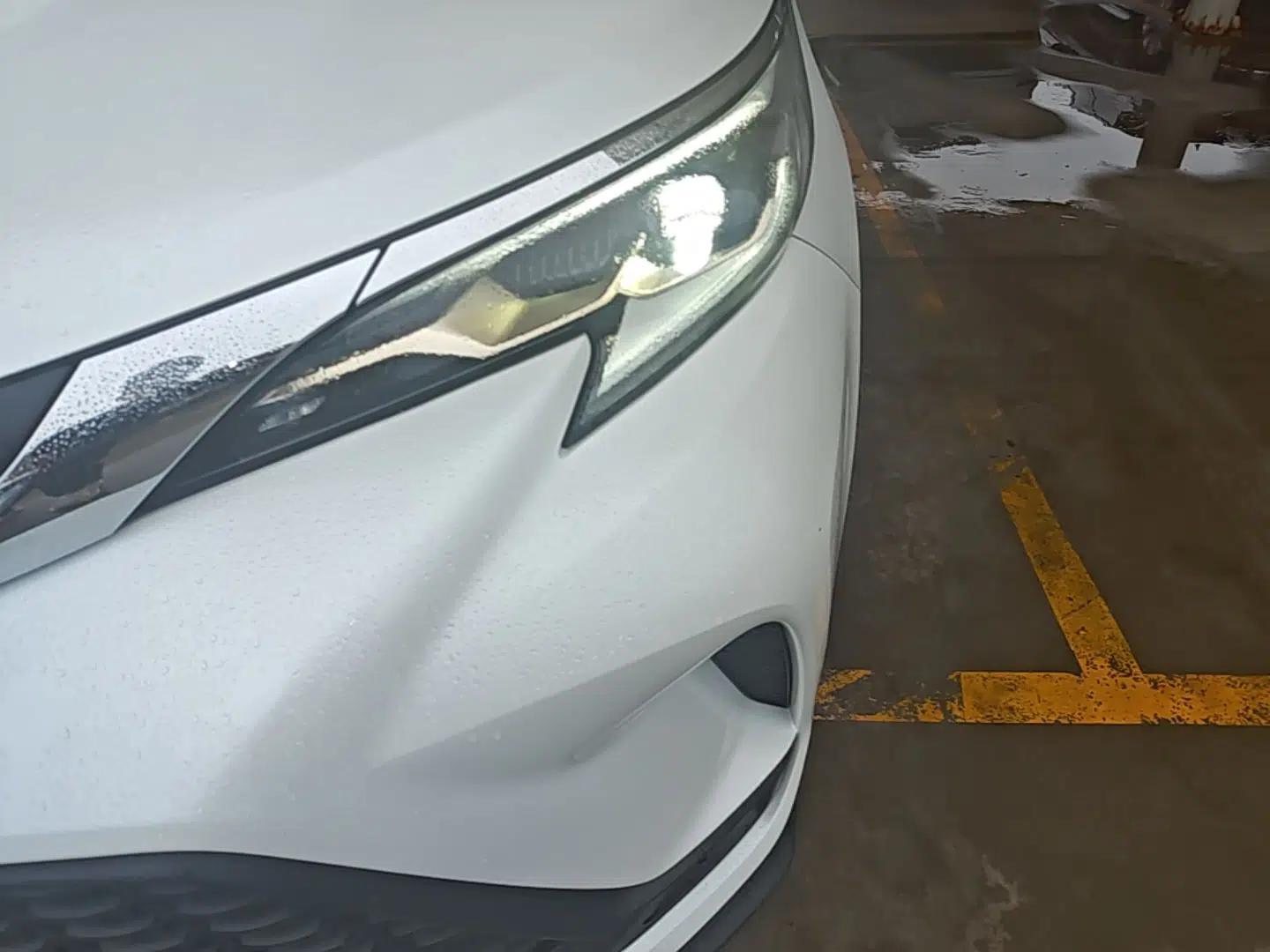 Toyota Granvia 2023 2.5L Hybrid Comfort Edition — миниатюра 9