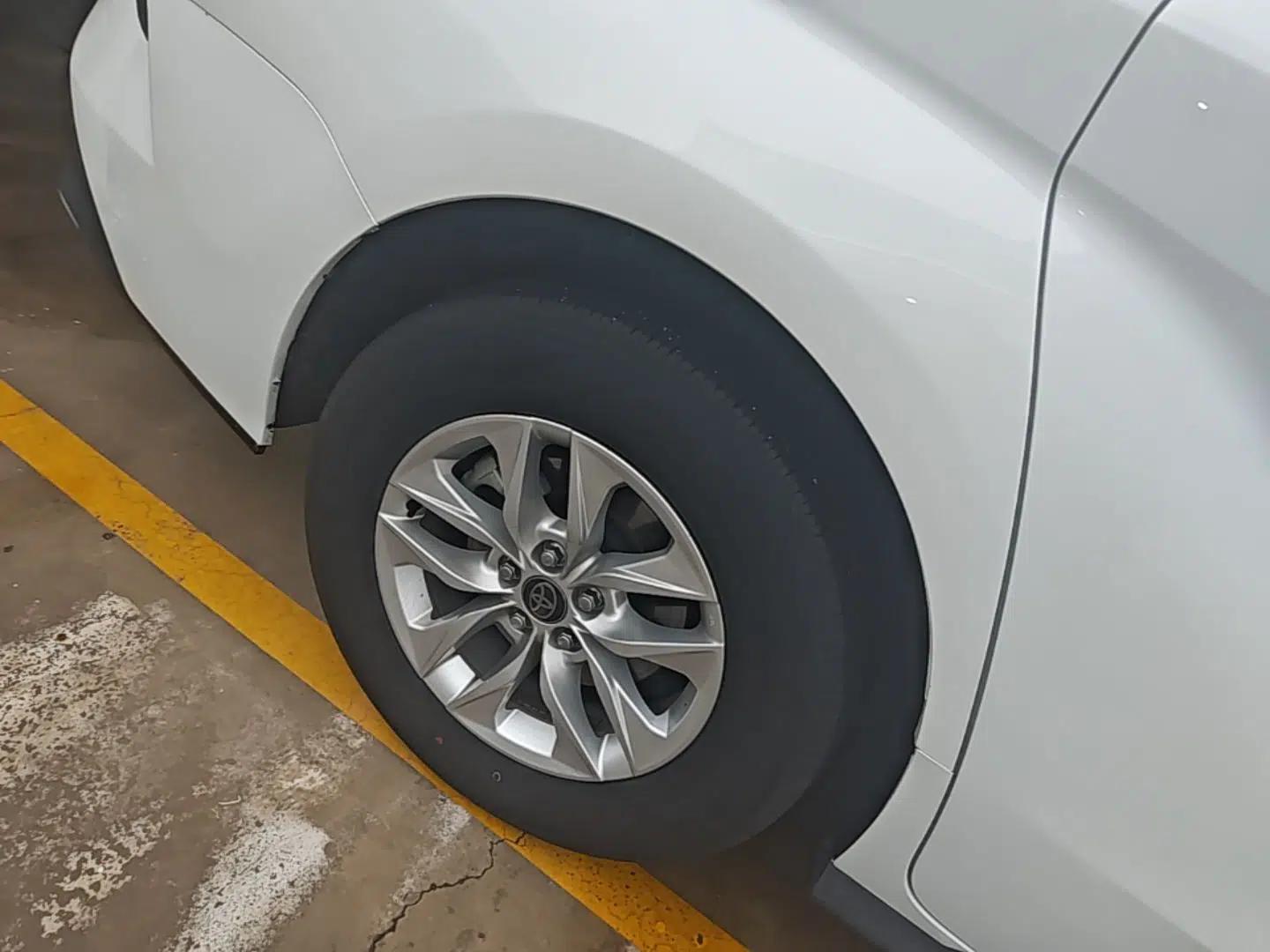 Toyota Granvia 2023 2.5L Hybrid Comfort Edition — миниатюра 10