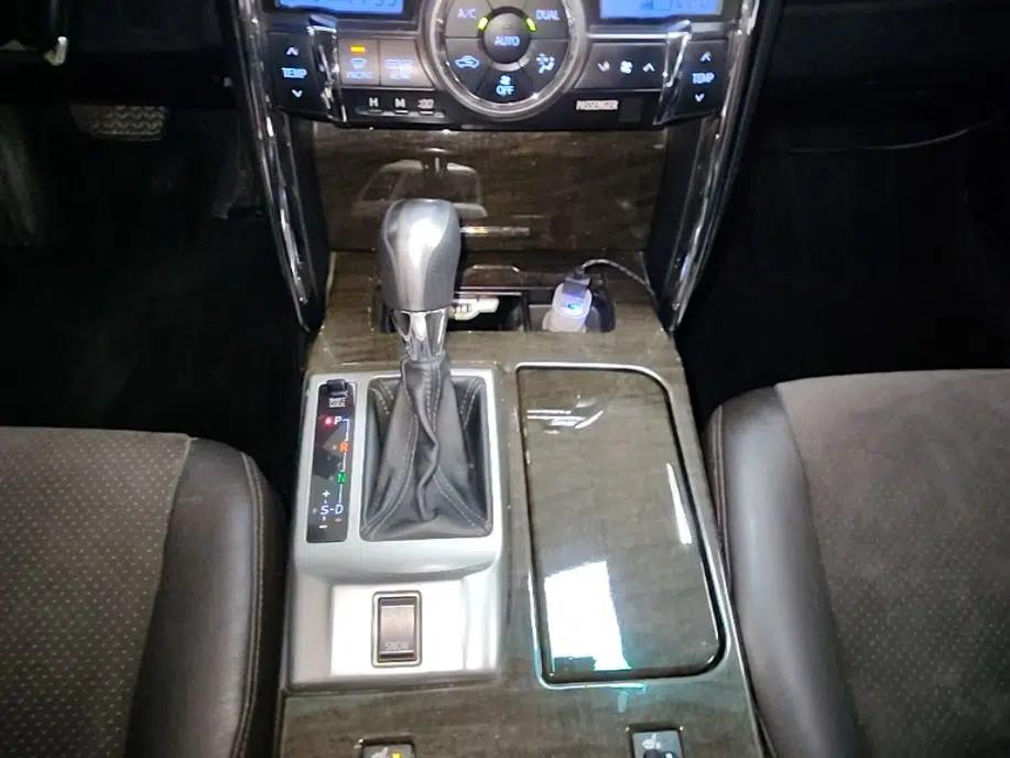 Toyota Reiz 2013 2.5V Shangrui Edition — миниатюра 17