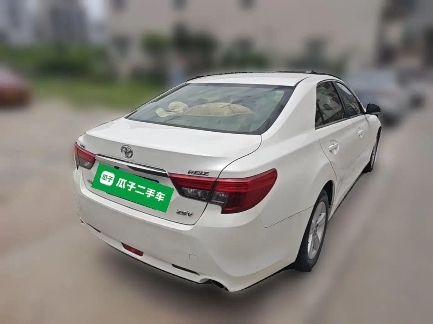 Toyota Reiz 2013 2.5V Elite Edition — миниатюра 6