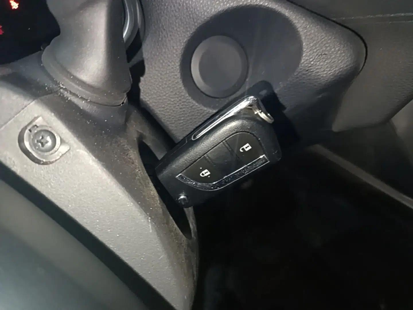 Toyota FRONTLANDER 2024 2.0L CVT Elite Plus Edition — миниатюра 12