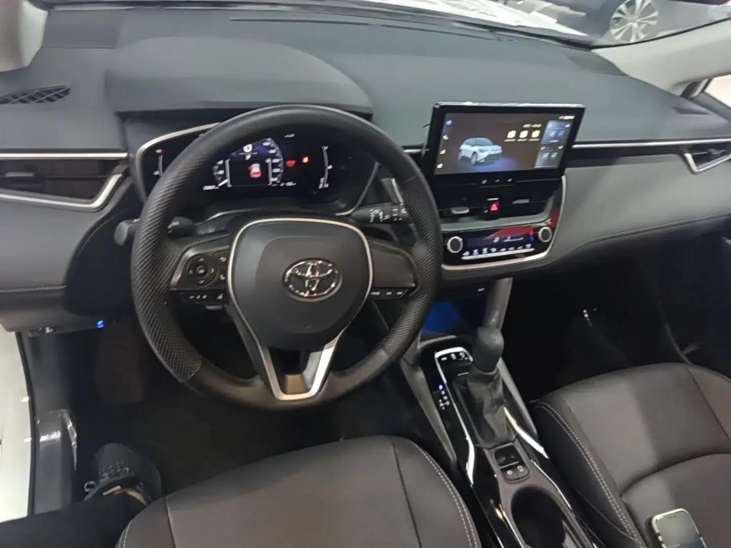 Toyota FRONTLANDER 2024 2.0L CVT Elite Plus Edition — миниатюра 13