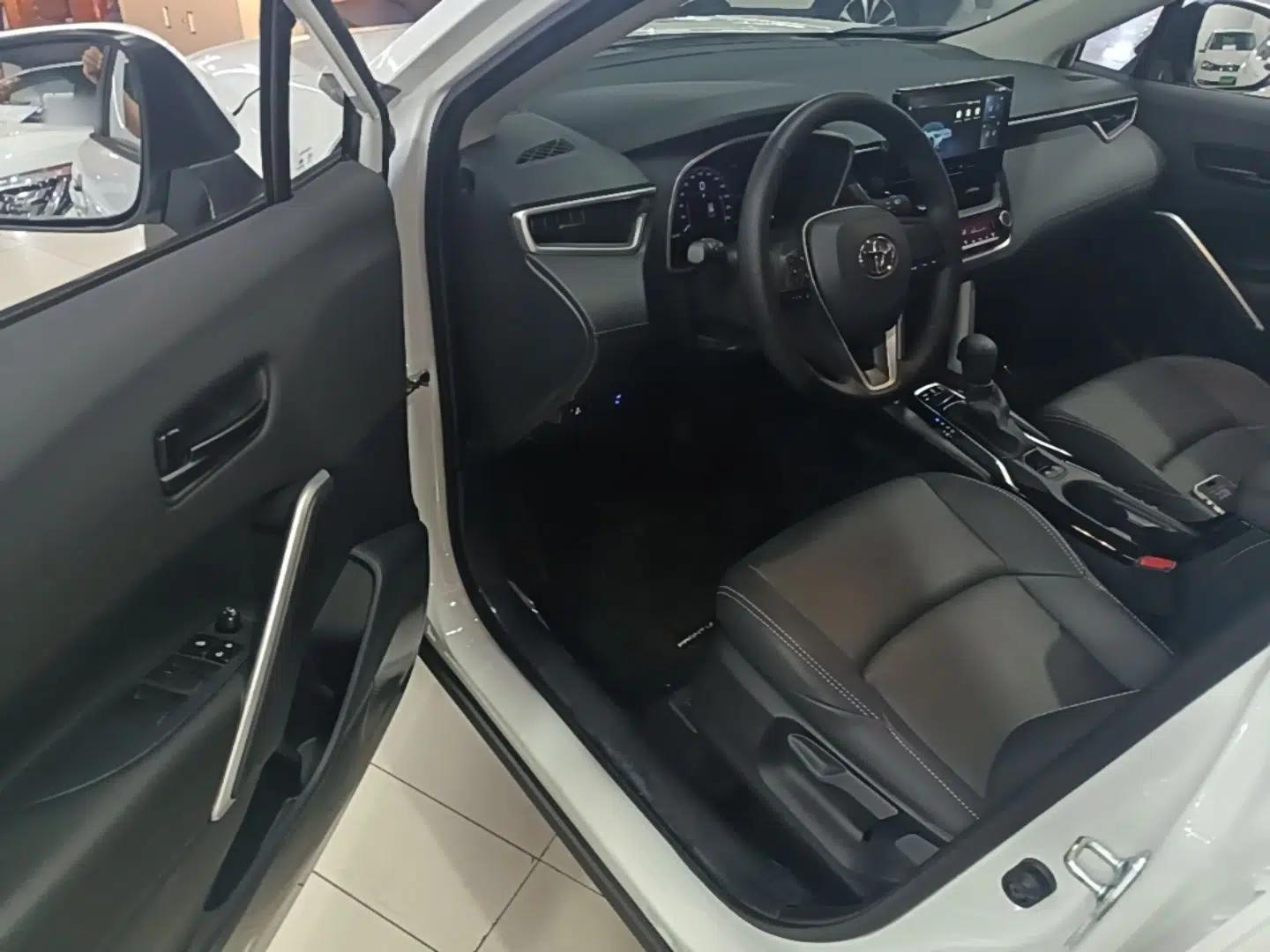 Toyota FRONTLANDER 2024 2.0L CVT Elite Plus Edition — миниатюра 19