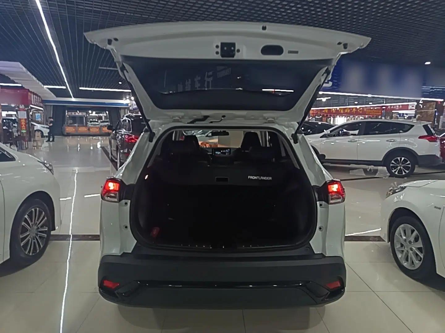Toyota FRONTLANDER 2024 2.0L CVT Elite Plus Edition — миниатюра 22